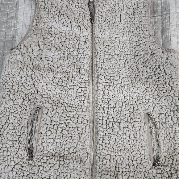 Thread And Supply Cozy Sherpa Fleece Vest Size M - Picture 8 of 10